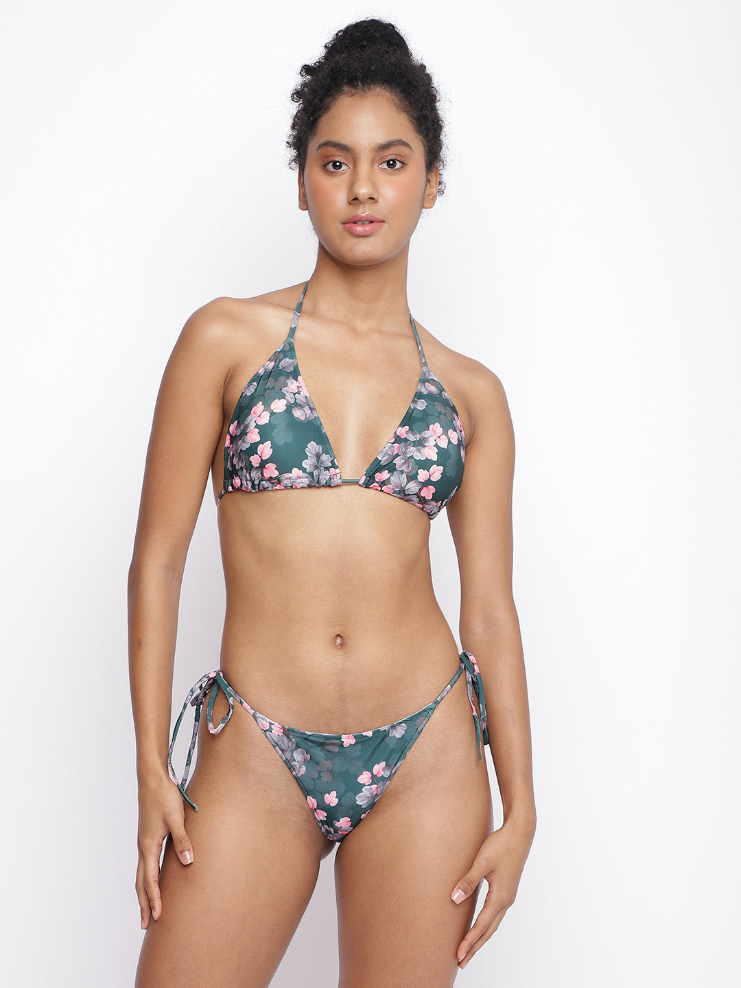 Luxury resortwear by La Intimo featuring a bikini set with a halter-neck design and matching shorts, available in a pack of 3.