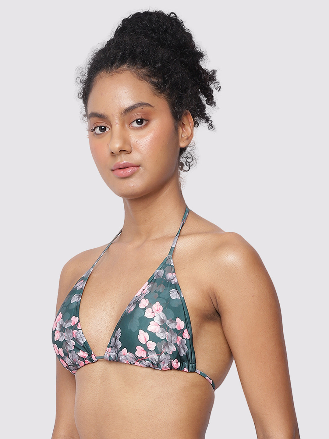 Stylish halter-neck bikini upper from La Intimo's luxury beachwear collection, designed for women, available in a single pack.