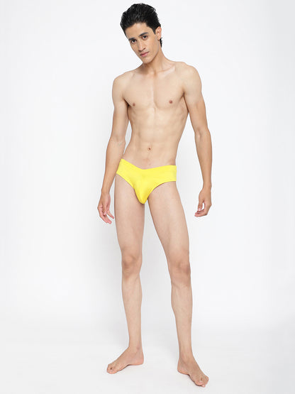 Pack of 3 men's semi-seamless briefs from La Intimo, featuring the Standard Core Collection for superior comfort and style.