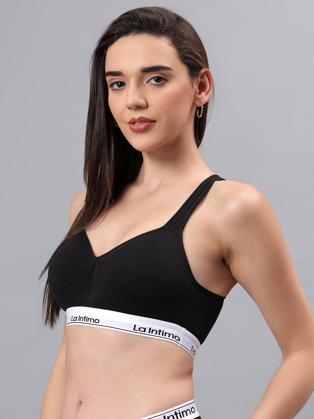 Luxury women's sports bra from La Intimo in a single pack, offering superior comfort, support, and style.