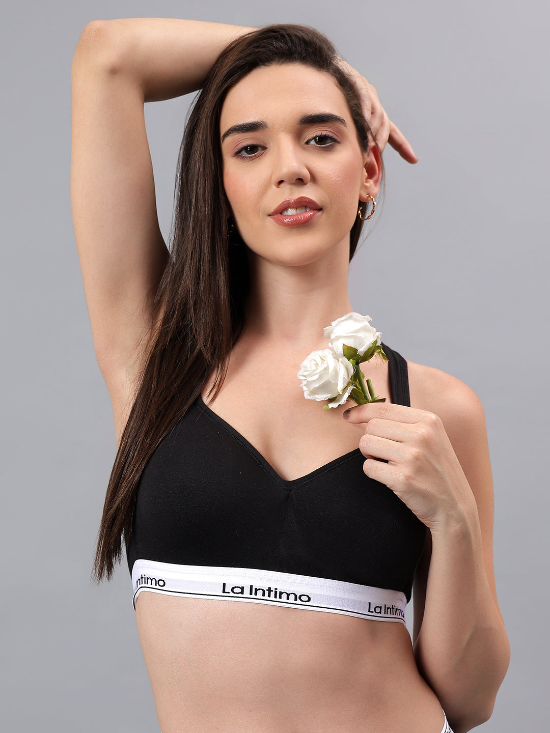 Luxury women's sports bra from La Intimo in a single pack, offering superior comfort, support, and style.