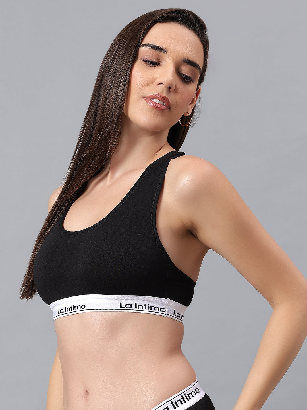 Luxury women's sports bra from La Intimo in a single pack, offering ultimate comfort and support.