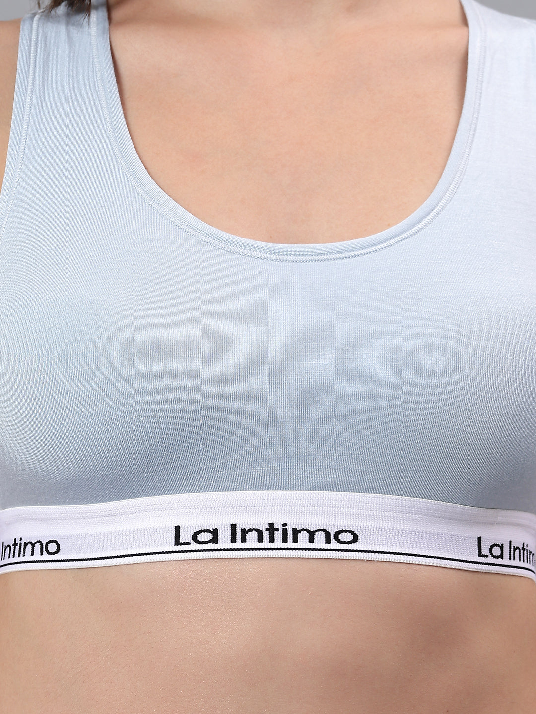 Luxury women's sports bra from La Intimo in a single pack, offering ultimate comfort and support.