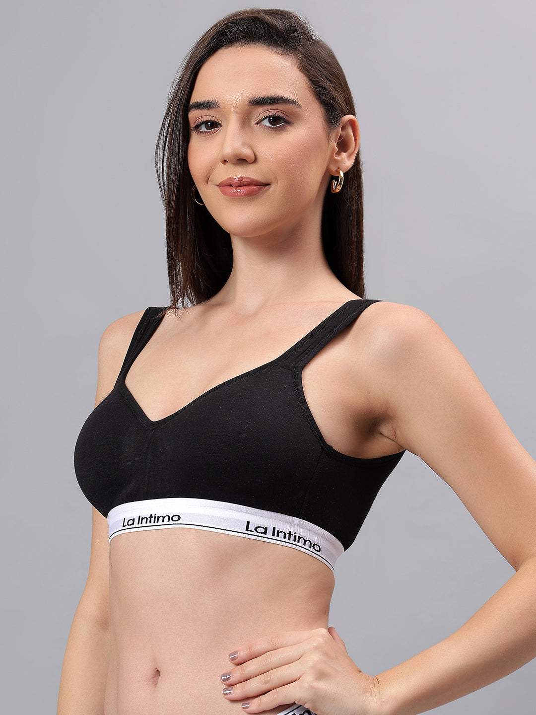 Luxury women's T-shirt bra from La Intimo in a single pack, offering comfort, support, and a seamless fit.