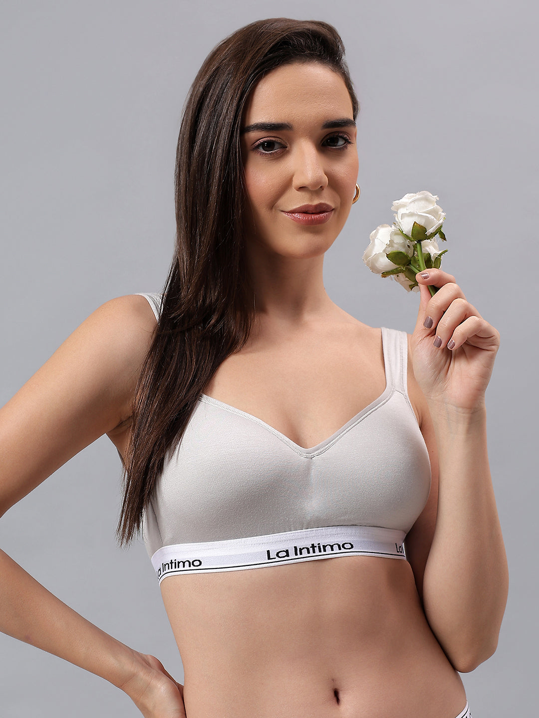 Luxury women's T-shirt bra from La Intimo in a single pack, offering comfort, support, and a seamless fit.