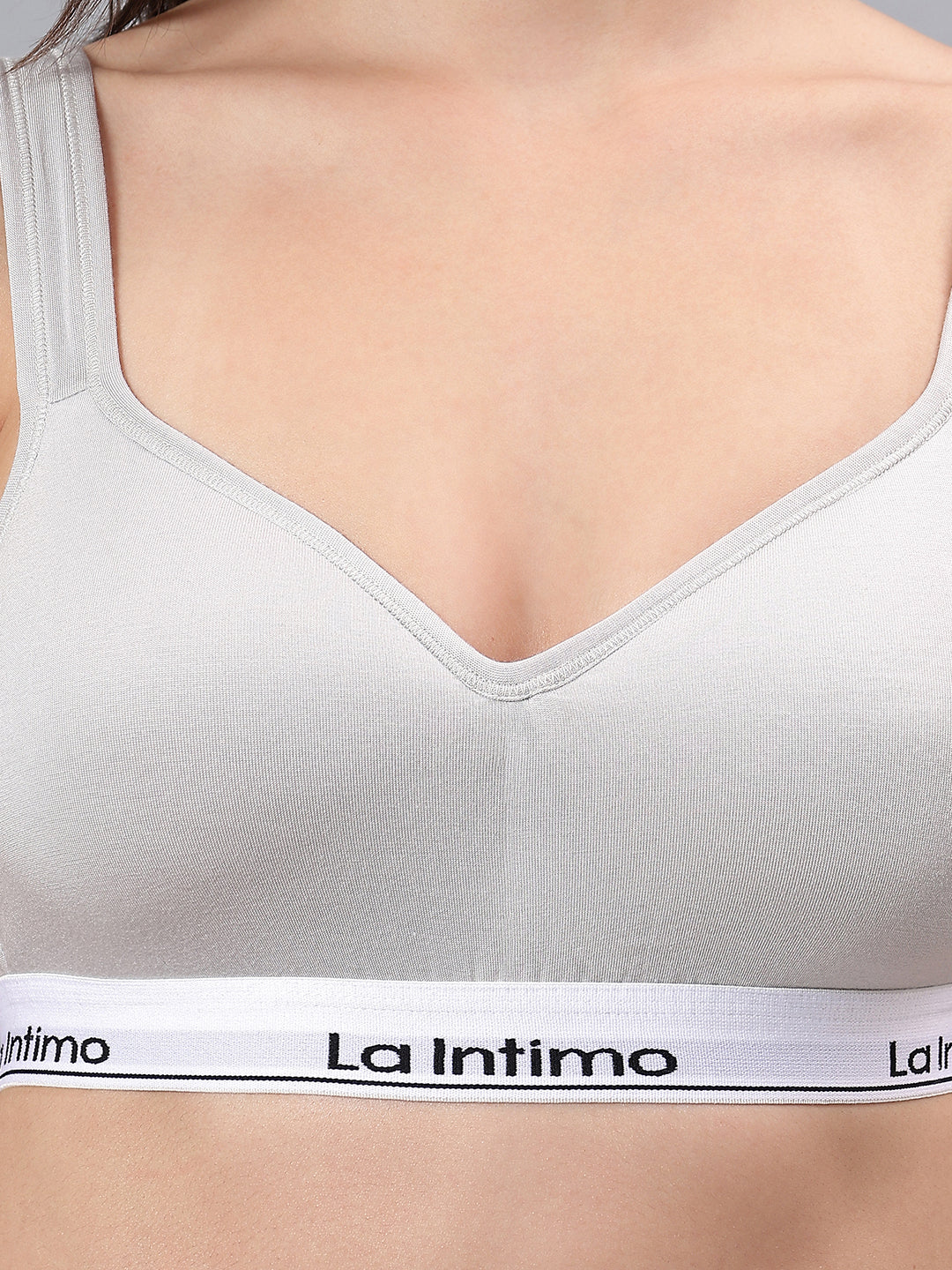 Luxury women's T-shirt bra from La Intimo in a single pack, offering comfort, support, and a seamless fit.