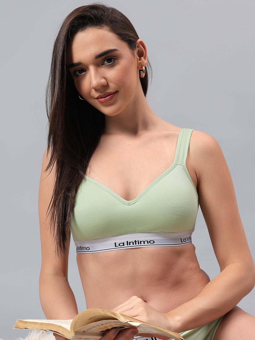 Luxury women's T-shirt bra from La Intimo in a single pack, offering comfort, support, and a seamless fit.