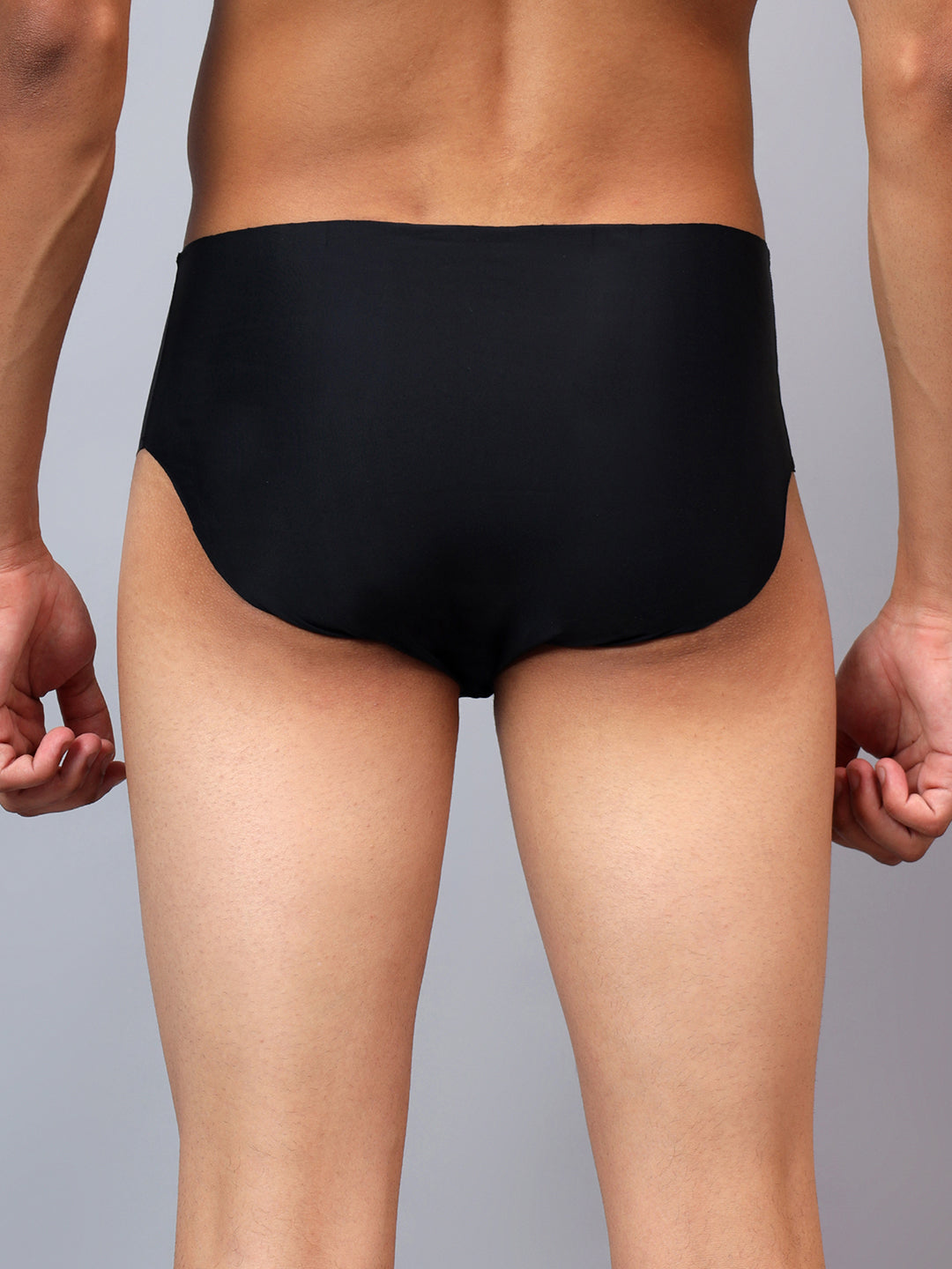 La Intimo men's luxury semi-seamless briefs, available in single packs for a smooth, comfortable fit and modern design.