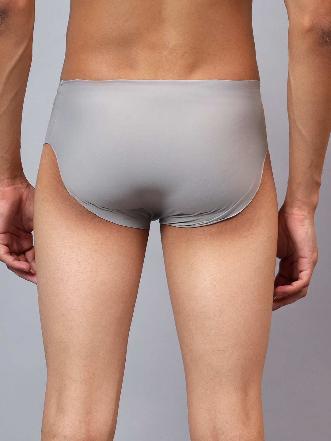 La Intimo men's luxury semi-seamless briefs, available in single packs for a smooth, comfortable fit and modern design.