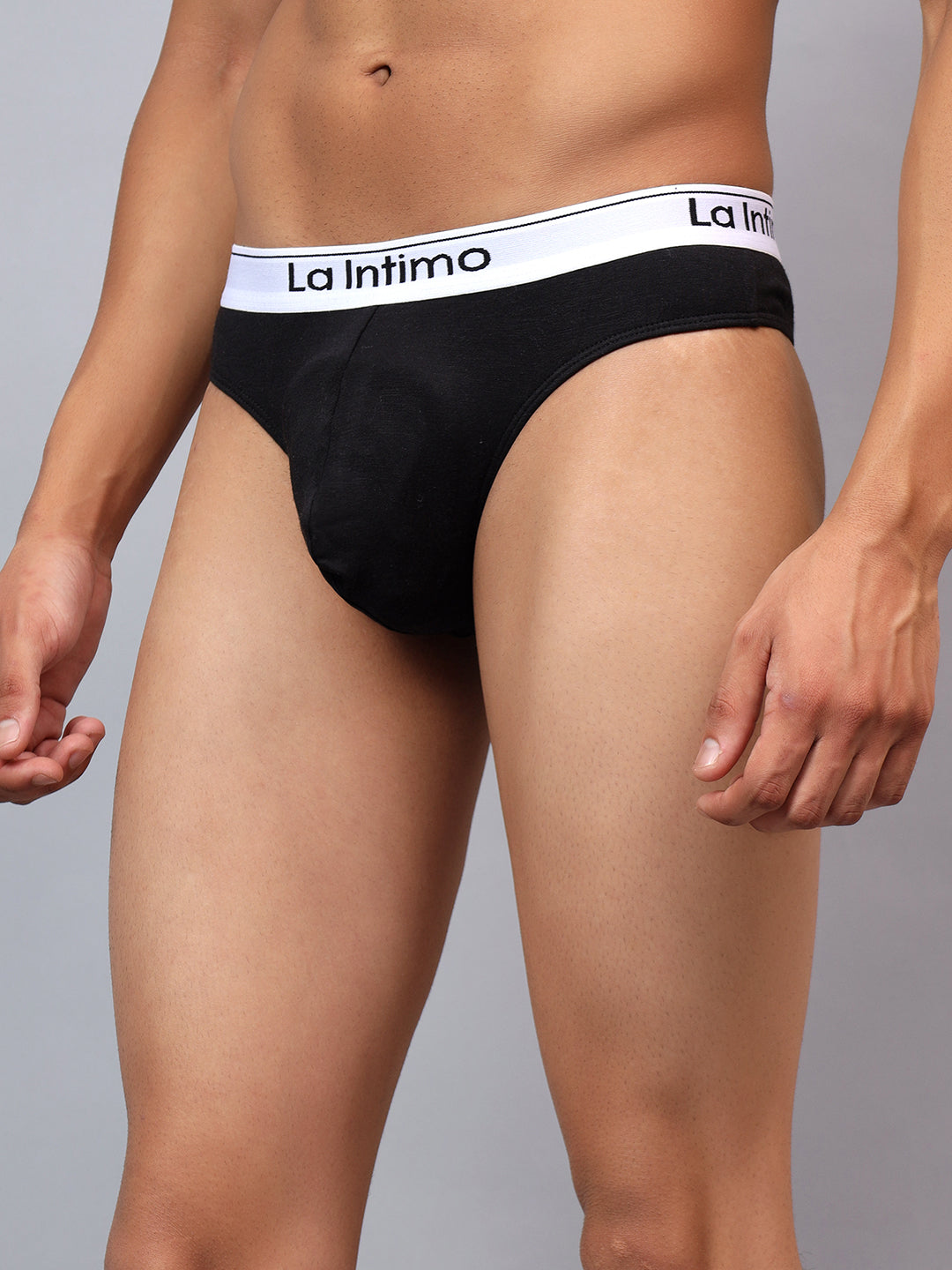 Luxury men's thongs from La Intimo in a single pack, offering comfort, style, and a perfect fit.